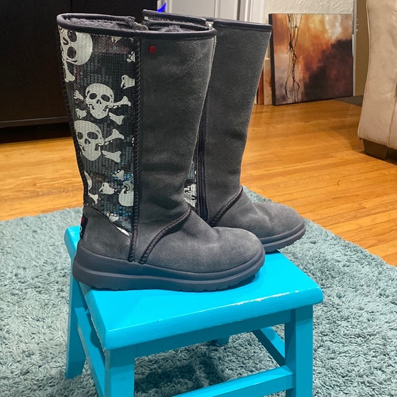 UGG Shoes I Heart Ugg Grey Skull And Kisses Midcalf Boots